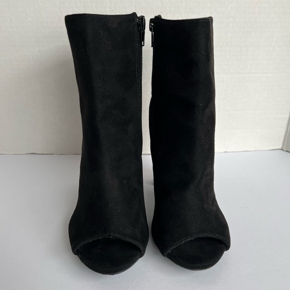 Wild Diva, Embroidered Floral Rose, Chunky Block Black Boots. Size: 6 - Picture 4 of 15